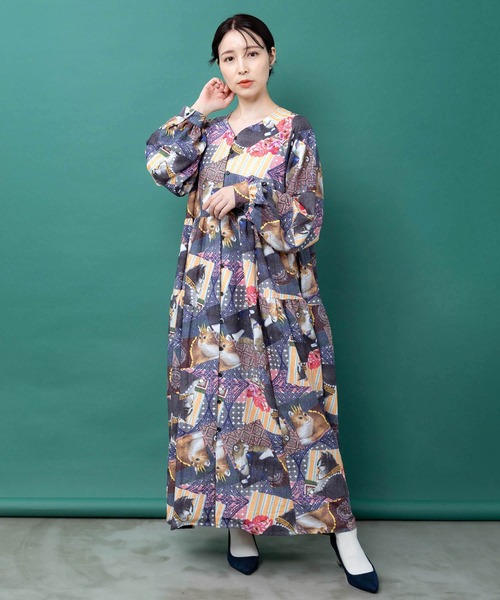 ScoLar(スカラー)の「163674:ネコ貴族コラージュ柄 シャツワンピース(ワンピース・レディース・ブルー/ブラウン・M)」の2枚目の写真