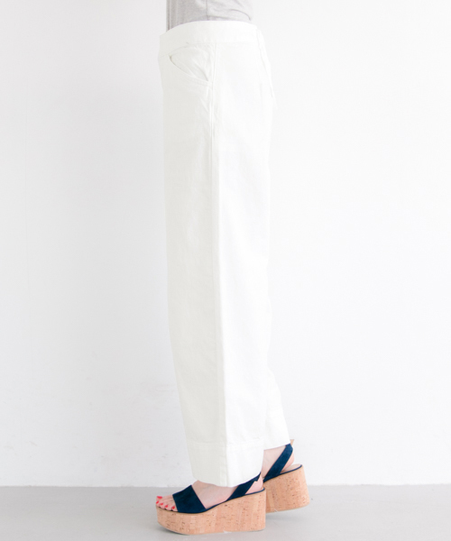 URBAN RESEARCH(アーバンリサーチ)の「UR 後ろレースupワイドデニムパンツ(デニムパンツ・レディース・オフホワイト・38/36)」の4枚目の写真