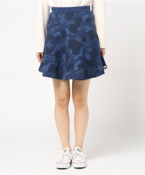 A BATHING APE（アベイシングエイプ）の「COLOR CAMO JACQUARD FLARE SKIRT L（スカート・レディース・パープル/ネイビー・SMALL/X-SMALL）」の3枚目の写真