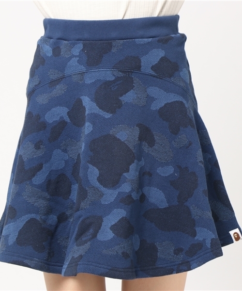 A BATHING APE（アベイシングエイプ）の「COLOR CAMO JACQUARD FLARE SKIRT L（スカート・レディース・パープル/ネイビー・SMALL/X-SMALL）」の6枚目の写真