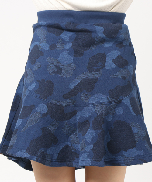 A BATHING APE（アベイシングエイプ）の「COLOR CAMO JACQUARD FLARE SKIRT L（スカート・レディース・パープル/ネイビー・SMALL/X-SMALL）」の7枚目の写真