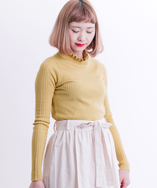 MERLOT（メルロー）の「フリルネックリブニットプルオーバー1101（ニット/セーター・レディース・ライトグレー/マスタード/パープル/アイボリー/ブルー/ブラック・FREE）」の6枚目の写真