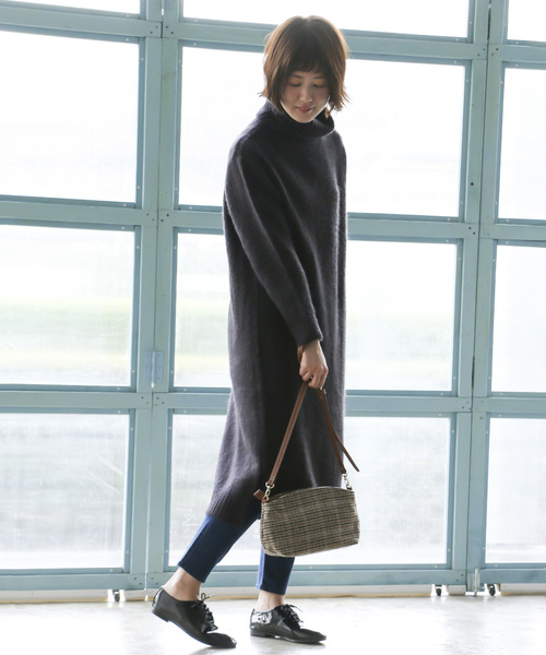 LBC（エルビーシー）の「7Gタートルコクーンニットワンピース（ワンピース・レディース・グレー/ネイビー・M）」の2枚目の写真