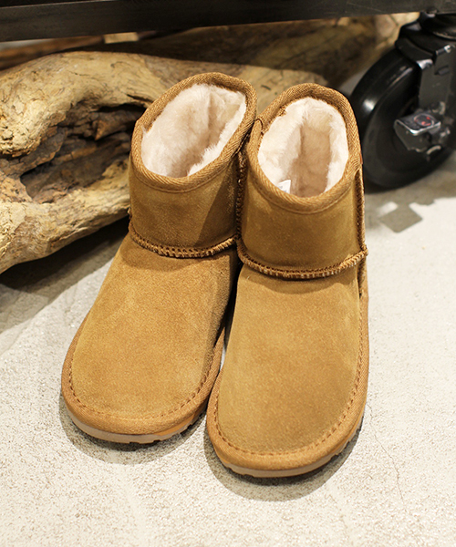 EMU Australia（エミューオーストラリア）の「Wallaby Mini（ブーツ・キッズ・チャコールグレー/ブラウン/ブラック/カーキブラウン/フューシャピンク/ネイビー/プラム/ピンク・10/11/13/2/1/12/9/3/8/4）」の3枚目の写真