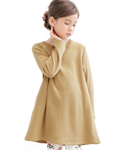 Bee des Bee（ビーデスビー）の「【裏起毛】無地フレアワンピース（ワンピース・キッズ・ラベンダー/ブラック/グレー/ベージュ/グリーン/カーキブラウン/チャコール/ピンク系その他/ピンク/イエロー/ホワイト/ブルー/パープル系その他2/パープル系その他/ネイビー/アッシュグレー/ブルー系/グリーン系/杢グレー/モカ/ピンク系/ブルー系1/ピンク系その他2/ライトパープル・110cm/130cm/120cm/90cm/100cm/140cm/150cm）」の9枚目の写真