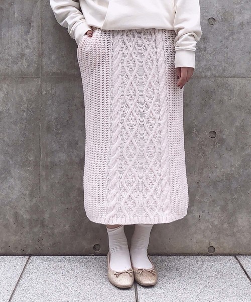 one after another NICE CLAUP（ワンアフターアナザーナイスクラップ）の「ケーブル編みニットスカート（スカート・レディース・アイボリー/グレー/ベージュ/ピンク系その他・FREE）」の4枚目の写真