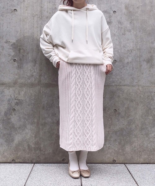 one after another NICE CLAUP（ワンアフターアナザーナイスクラップ）の「ケーブル編みニットスカート（スカート・レディース・アイボリー/グレー/ベージュ/ピンク系その他・FREE）」の5枚目の写真