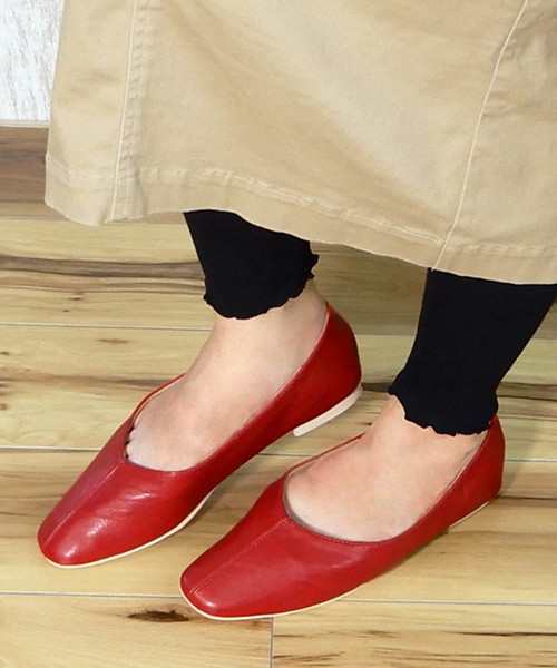 minia（ミニア）の「スクエアトゥ 2WAY バブーシュ/フラットシューズ　□（パンプス・レディース・ホワイト/ブラック系その他/ブラウン系その他/パイソン/レッド/ブラック/ブラック系その他2/ベージュ系その他2/ベージュ・M/L/S/LL）」の9枚目の写真