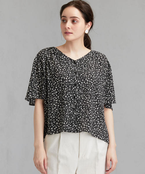 green label relaxing(グリーンレーベルリラクシング)の「FFC フラワー プリント Vネック ブラウス(シャツ/ブラウス・レディース・ケリー/ベージュ/ブラック・FREE)」の5枚目の写真