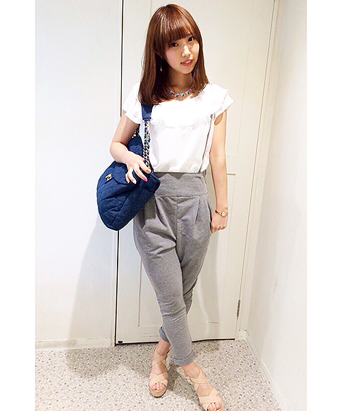 one after another NICE CLAUP(ワンアフターアナザーナイスクラップ)の「【ナイスクラップ】タックサロペット(その他パンツ・レディース・グレー/ブラック・FREE)」の15枚目の写真