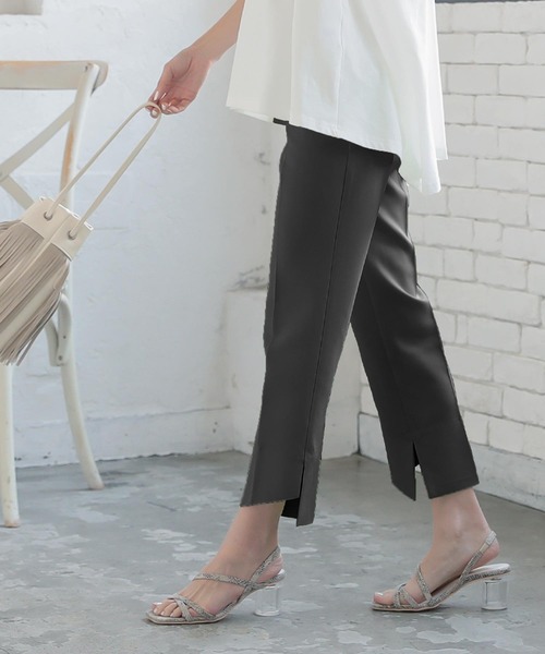 KOBE LETTUCE（コウベレタス）の「デザインスリットセンタープレススラックスパンツ（スラックス・レディース・パープル/カーキ/モカ/ホワイト系その他/ベージュ/ピンク/ライトカーキ/ブラック/イエロー系その他/ピンク系その他/ミント/ホワイト系その他2・FREE/S/M）」の4枚目の写真