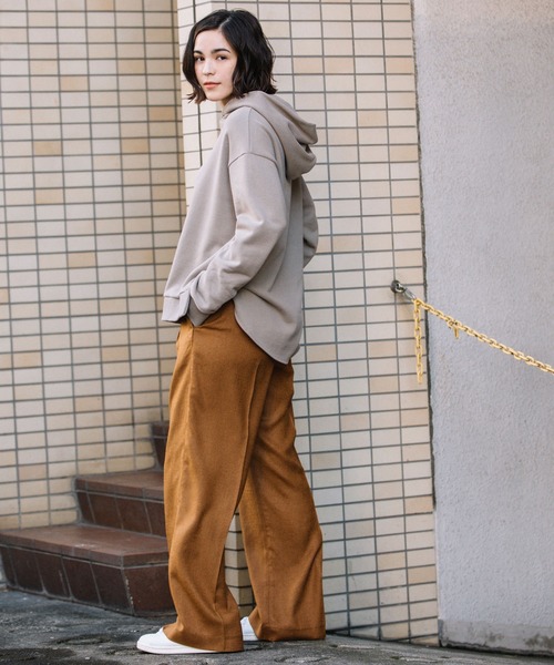 Munich(ミューニック)の「裏毛サイドスリットパーカー(パーカー・レディース・ダークベージュ/キナリ/ダークグレー/レモンイエロー・FREE)」の17枚目の写真