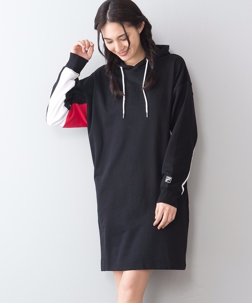 FILA(フィラ)の「【FILA/フィラ】同色エンボス加工 フロントブランドロゴ ゆるめシルエット フード付きミドル丈ワンピース(ワンピース・レディース・杢グレー/ネイビー/ホワイト/ブラック・MEDIUM/LARGE)」の2枚目の写真