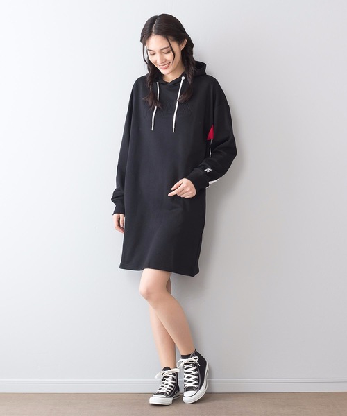 FILA(フィラ)の「【FILA/フィラ】同色エンボス加工 フロントブランドロゴ ゆるめシルエット フード付きミドル丈ワンピース(ワンピース・レディース・杢グレー/ネイビー/ホワイト/ブラック・MEDIUM/LARGE)」の8枚目の写真