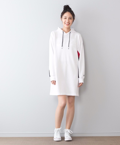 FILA(フィラ)の「【FILA/フィラ】同色エンボス加工 フロントブランドロゴ ゆるめシルエット フード付きミドル丈ワンピース(ワンピース・レディース・杢グレー/ネイビー/ホワイト/ブラック・MEDIUM/LARGE)」の20枚目の写真