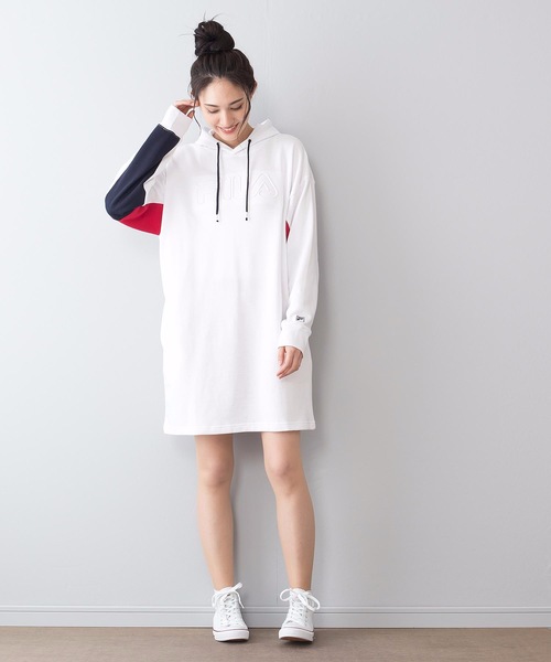 FILA(フィラ)の「【FILA/フィラ】同色エンボス加工 フロントブランドロゴ ゆるめシルエット フード付きミドル丈ワンピース(ワンピース・レディース・杢グレー/ネイビー/ホワイト/ブラック・MEDIUM/LARGE)」の19枚目の写真
