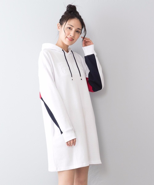 FILA(フィラ)の「【FILA/フィラ】同色エンボス加工 フロントブランドロゴ ゆるめシルエット フード付きミドル丈ワンピース(ワンピース・レディース・杢グレー/ネイビー/ホワイト/ブラック・MEDIUM/LARGE)」の17枚目の写真