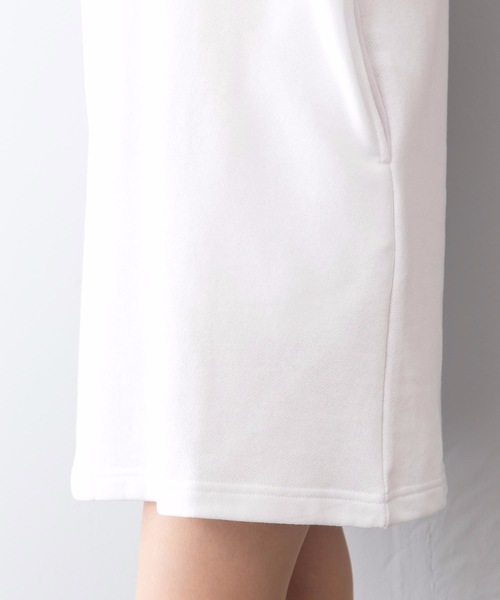 FILA(フィラ)の「【FILA/フィラ】同色エンボス加工 フロントブランドロゴ ゆるめシルエット フード付きミドル丈ワンピース(ワンピース・レディース・杢グレー/ネイビー/ホワイト/ブラック・MEDIUM/LARGE)」の9枚目の写真