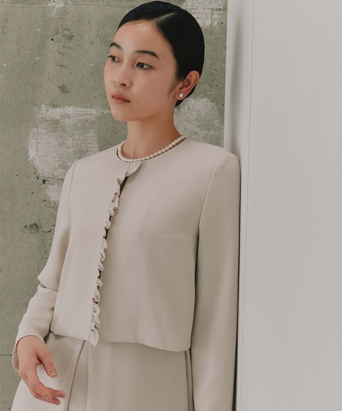 kaene（カエン）の「シフォンフリルジャケット［ブラック：ブラックフォーマル対応］冠婚葬祭 礼服 喪服 入学式 卒業式 七五三 お宮参り（スーツジャケット・レディース・ブラック/ネイビー/ベージュ・38/36/34/40/42）」の2枚目の写真