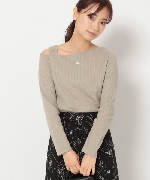 mysty woman(ミスティウーマン)の「バックシャンアシメネックプルオーバー 937638(Tシャツ/カットソー・レディース・ブラック/オフホワイト/カーキ・FREE)」の3枚目の写真