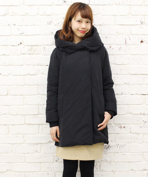 Kastane(カスタネ)の「【Kastane】ナイロンBIGフードコート(ダウンジャケット/コート・レディース・ブラック/グレー/キャメル・FREE)」の6枚目の写真