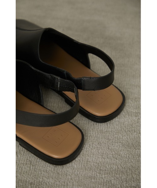 RIM.ARK（リムアーク）の「Square toe covered sandal（サンダル・レディース・ブラック/ライトベージュ・38/36/37）」の5枚目の写真