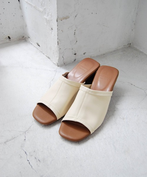 ROPE' PICNIC（ロペピクニック）の「ストレッチアッパー円柱ヒールミュール（サンダル・レディース・ブラック/グリーン系その他2/キナリ/オレンジ系その他4・23.0cm/24.0cm/24.5cm/23.5cm）」の2枚目の写真