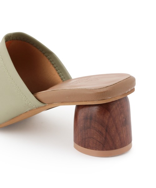 ROPE' PICNIC（ロペピクニック）の「ストレッチアッパー円柱ヒールミュール（サンダル・レディース・ブラック/グリーン系その他2/キナリ/オレンジ系その他4・23.0cm/24.0cm/24.5cm/23.5cm）」の5枚目の写真