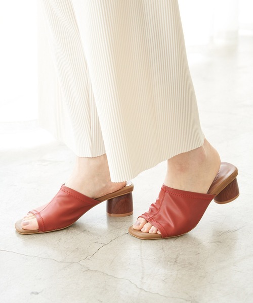 ROPE' PICNIC（ロペピクニック）の「ストレッチアッパー円柱ヒールミュール（サンダル・レディース・ブラック/グリーン系その他2/キナリ/オレンジ系その他4・23.0cm/24.0cm/24.5cm/23.5cm）」の14枚目の写真