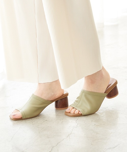 ROPE' PICNIC（ロペピクニック）の「ストレッチアッパー円柱ヒールミュール（サンダル・レディース・ブラック/グリーン系その他2/キナリ/オレンジ系その他4・23.0cm/24.0cm/24.5cm/23.5cm）」の17枚目の写真