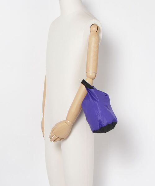 Speedo（スピード）の「speedo/ウオータープルーフ ロールトップ3Lポーチバッグ（エコバッグ/サブバッグ・レディース・ブラック/パープル/イエロー/カーキ・FREE）」の15枚目の写真