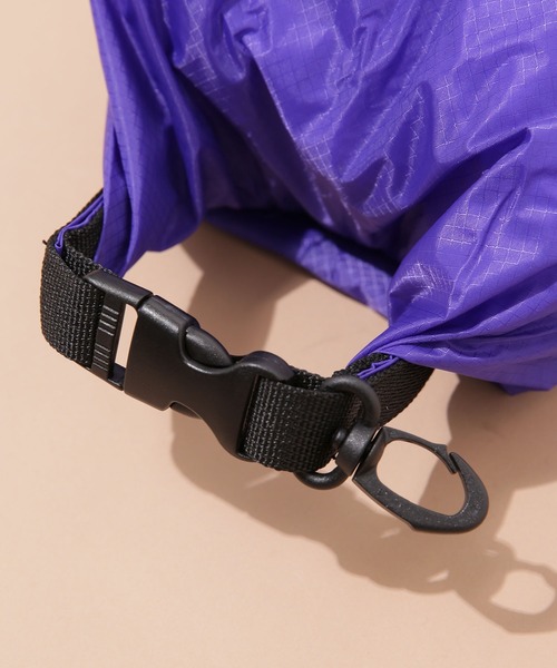 Speedo（スピード）の「speedo/ウオータープルーフ ロールトップ3Lポーチバッグ（エコバッグ/サブバッグ・レディース・ブラック/パープル/イエロー/カーキ・FREE）」の16枚目の写真