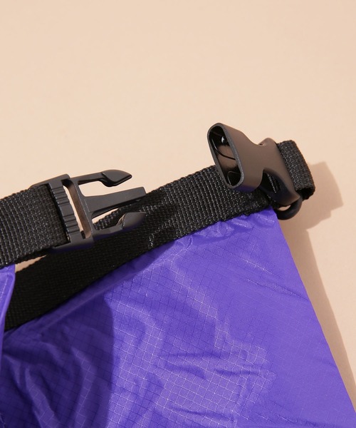 Speedo（スピード）の「speedo/ウオータープルーフ ロールトップ3Lポーチバッグ（エコバッグ/サブバッグ・レディース・ブラック/パープル/イエロー/カーキ・FREE）」の12枚目の写真