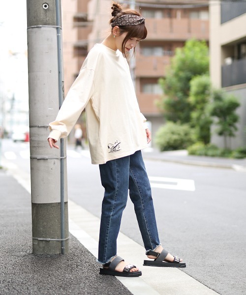 PEANUTS(ピーナッツ)の「スヌーピー ワンポイント刺繍ロングTシャツ(Tシャツ/カットソー・レディース・ブラック/オフホワイト・FREE)」の3枚目の写真