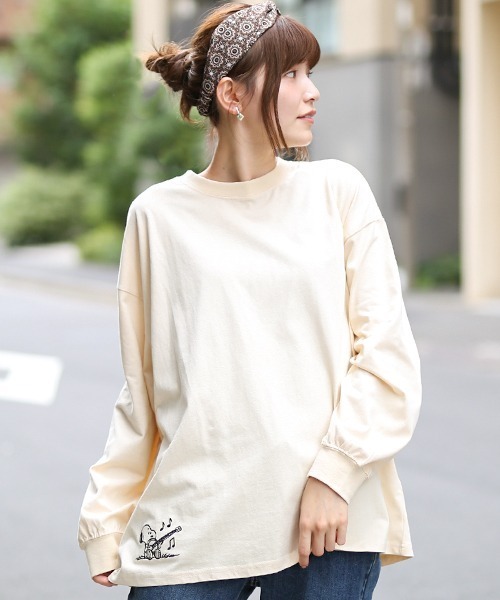PEANUTS(ピーナッツ)の「スヌーピー ワンポイント刺繍ロングTシャツ(Tシャツ/カットソー・レディース・ブラック/オフホワイト・FREE)」の4枚目の写真