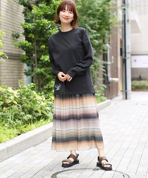 PEANUTS(ピーナッツ)の「スヌーピー ワンポイント刺繍ロングTシャツ(Tシャツ/カットソー・レディース・ブラック/オフホワイト・FREE)」の9枚目の写真