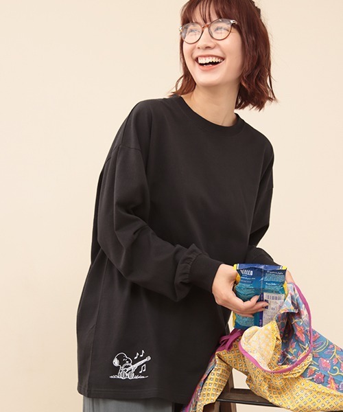 PEANUTS(ピーナッツ)の「スヌーピー ワンポイント刺繍ロングTシャツ(Tシャツ/カットソー・レディース・ブラック/オフホワイト・FREE)」の14枚目の写真