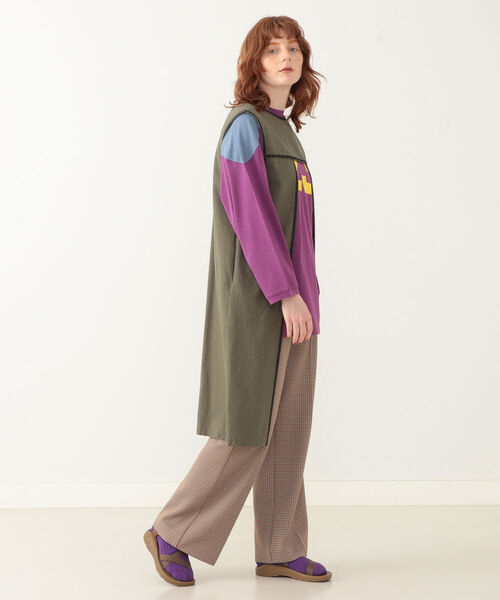 BEAMS BOY(ビームスボーイ)の「BEAMS BOY / バックトゥフロント エンブロイダリ ーエプロン(ワンピース・レディース・オリーブ/インディゴブルー・ONE SIZE)」の6枚目の写真