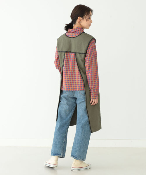 BEAMS BOY(ビームスボーイ)の「BEAMS BOY / バックトゥフロント エンブロイダリ ーエプロン(ワンピース・レディース・オリーブ/インディゴブルー・ONE SIZE)」の8枚目の写真