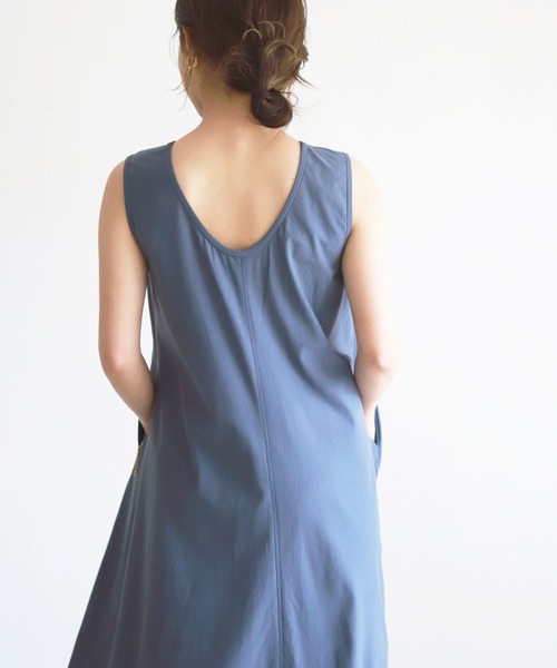 SLOBE IENA(スローブイエナ)の「ドライカットノースリーブフレアワンピース【手洗い可能】◆(ワンピース・レディース・ブラック/ブルー・FREE)」の13枚目の写真