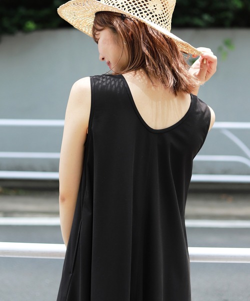 SLOBE IENA(スローブイエナ)の「ドライカットノースリーブフレアワンピース【手洗い可能】◆(ワンピース・レディース・ブラック/ブルー・FREE)」の6枚目の写真