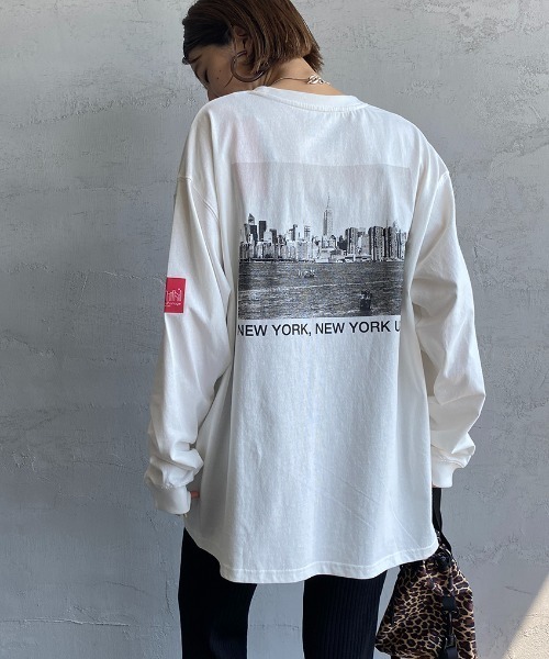 Manhattan Portage（マンハッタンポーテージ）の「[MANHATTAN PORTAGE/マンハッタンポーテージ] 別注 バックフォトプリントロンＴ（Tシャツ/カットソー・レディース・ホワイト/テラコッタ/ブラック・S/M/L/XL）」の2枚目の写真