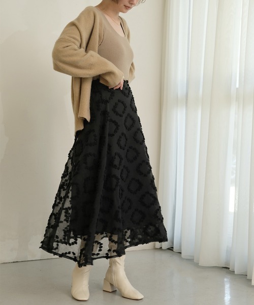 Bab（バブ）の「【WEB限定】モチーフフレアスカート（スカート・レディース・ブラック/ベージュ・M）」の2枚目の写真