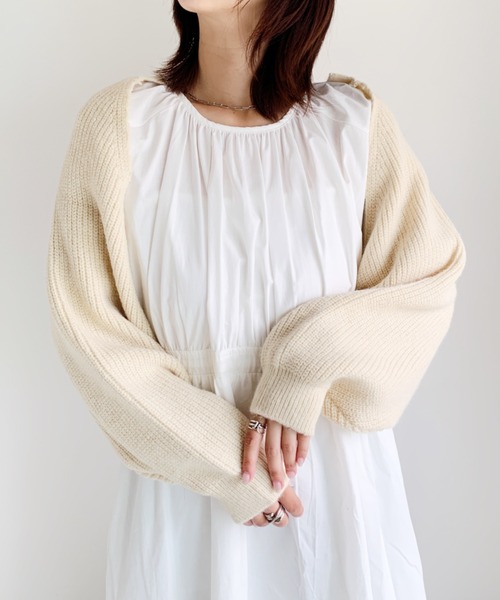 at12:03(アットイチニーゼロサン)の「ボレロニットカーデ(カーディガン/ボレロ・レディース・ブラック/グレー/アイボリー・FREE)」の2枚目の写真