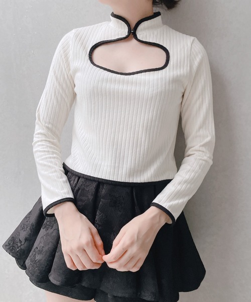 lilLilly(リルリリー)の「チャイナリブトップス(ニット/セーター・レディース・ホワイト/ブラック/ピンク/ブルー・FREE)」の2枚目の写真