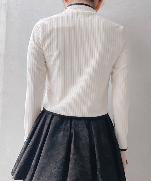 lilLilly(リルリリー)の「チャイナリブトップス(ニット/セーター・レディース・ホワイト/ブラック/ピンク/ブルー・FREE)」の7枚目の写真