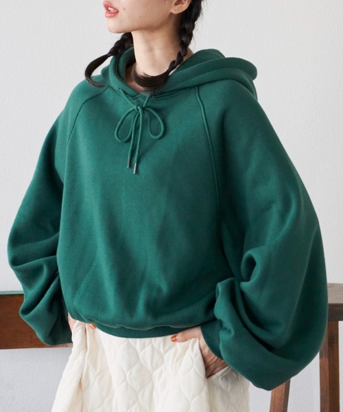 MERLOT（メルロー）の「ボリューム袖裏起毛パーカー（パーカー・レディース・ナチュラル/ブラウン/グレー/ダークグリーン・FREE）」の4枚目の写真