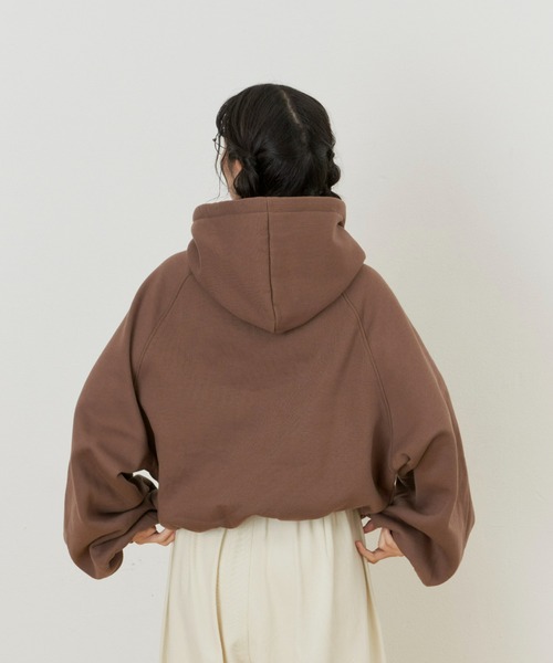 MERLOT（メルロー）の「ボリューム袖裏起毛パーカー（パーカー・レディース・ナチュラル/ブラウン/グレー/ダークグリーン・FREE）」の11枚目の写真