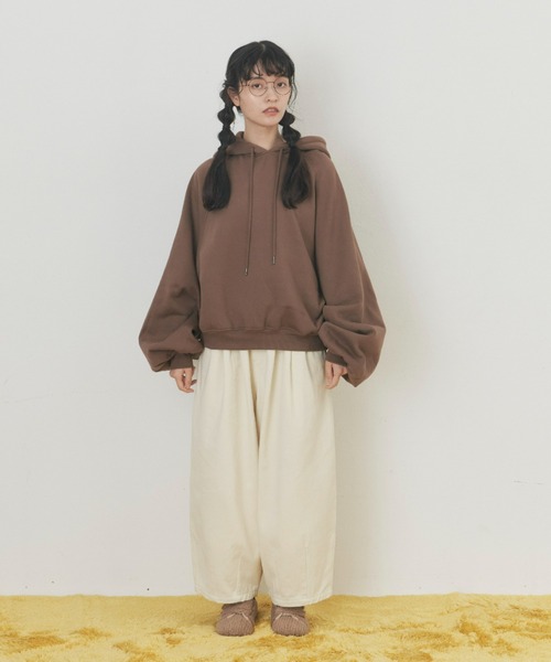 MERLOT（メルロー）の「ボリューム袖裏起毛パーカー（パーカー・レディース・ナチュラル/ブラウン/グレー/ダークグリーン・FREE）」の12枚目の写真