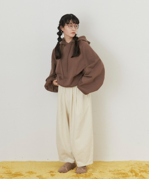 MERLOT（メルロー）の「ボリューム袖裏起毛パーカー（パーカー・レディース・ナチュラル/ブラウン/グレー/ダークグリーン・FREE）」の17枚目の写真